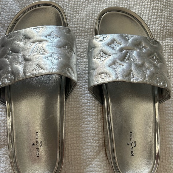 Louis Vuitton Silver Metallic Slide Sandals Size 40 gently used! Few scratches! - Picture 5 of 8